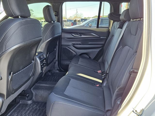 2024 Jeep Grand Cherokee Laredo 4x2