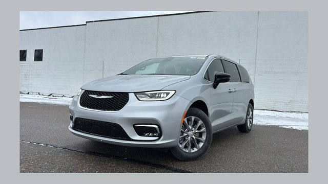 Silver Mist Clearcoat 2026 Chrysler Pacifica Limited AWD Minivan All-Wheel Drive 9-Speed Automatic