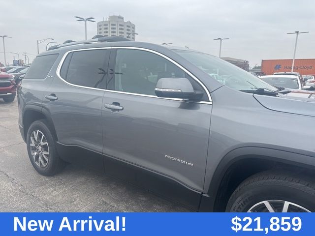 2020 GMC Acadia SLE photo