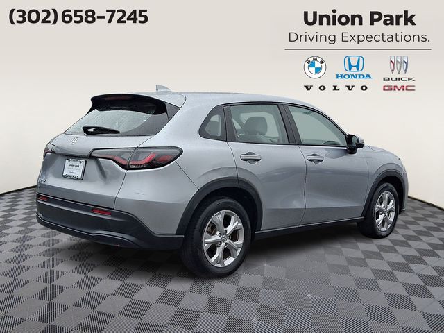 View vehicle photo 4