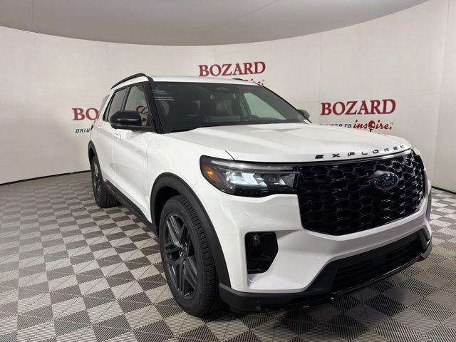 2025 Star White Metallic Tri-Coat Ford Explorer ST SUV
