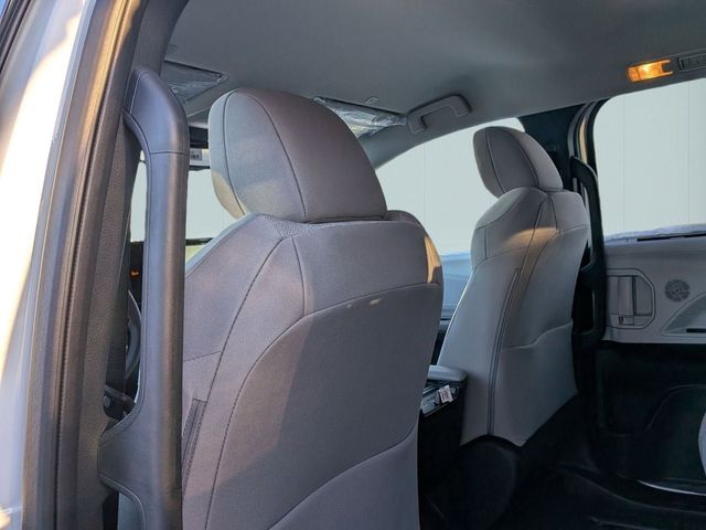 2026 Toyota Sienna LE - Photo 25