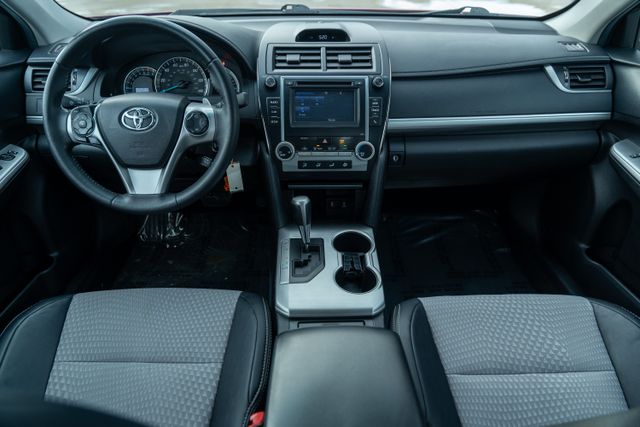 2014 Toyota Camry SE 12