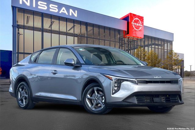 2025 Kia K4 LXS AT's photo
