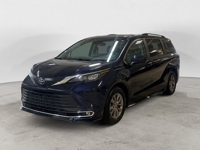 Gray 2024 Toyota Sienna XLE 7-Passenger AWD Minivan All-Wheel Drive Continuously Variable Transmission