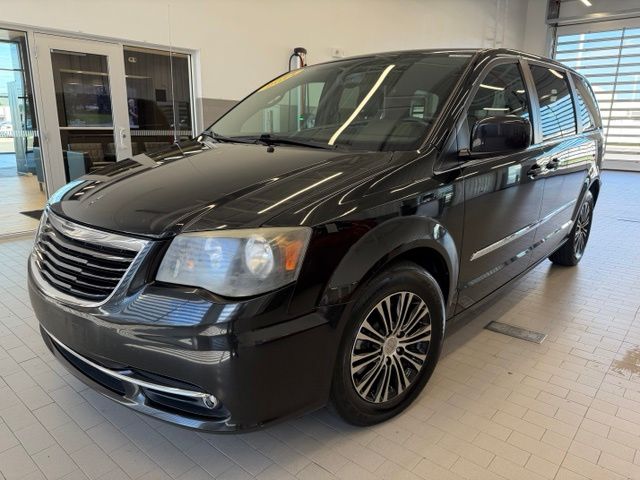 Brilliant Black Crystal Pearlcoat 2014 Chrysler Town & Country Minivan Front-Wheel Drive 6-Speed Automatic