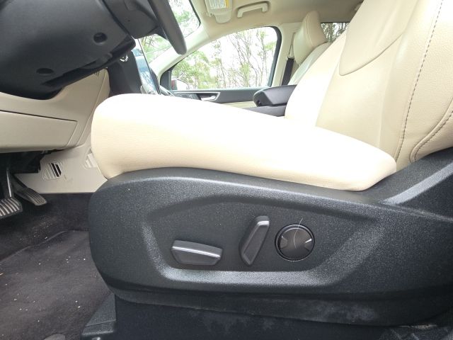 2022 Ford Edge Titanium:168337A