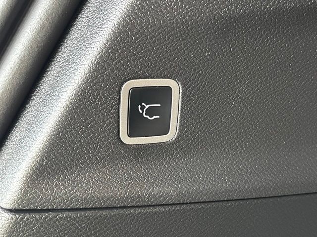 Used 2025 Chrysler Pacifica Van