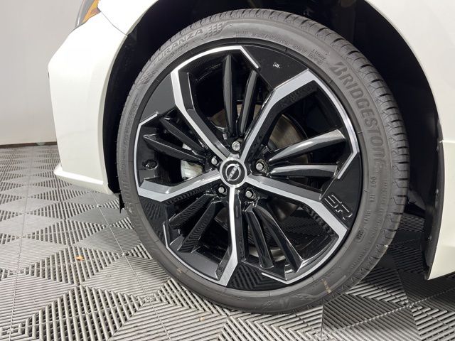 2025 Pearl White Tricoat Nissan Altima 2.5 SR FWD Sedan
