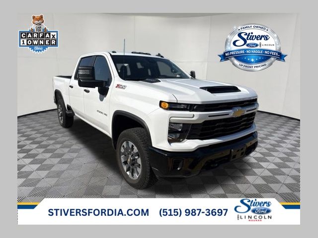 Summit White 2026 Chevrolet Silverado 2500HD Pickup Truck Four-Wheel Drive Automatic