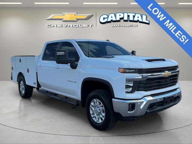 Used 2025 White Chevrolet LT image 7