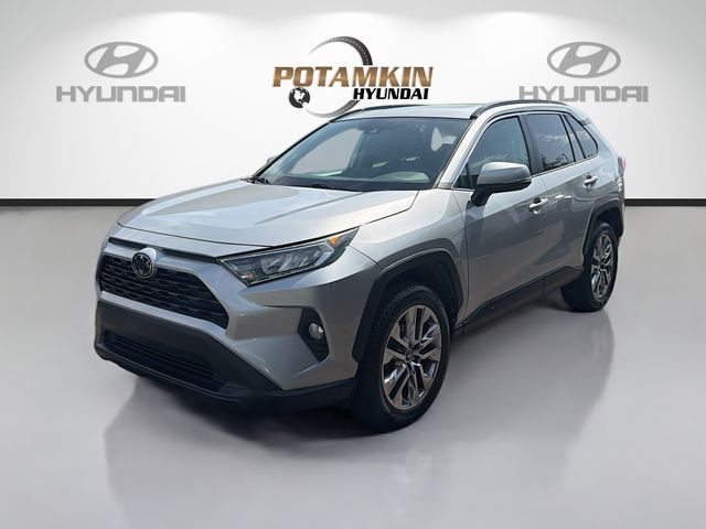 Silver Sky Metallic 2019 Toyota RAV4 SUV / Crossover Front-Wheel Drive 8-Speed Automatic