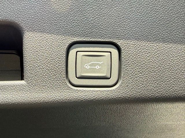 new 2026 Chevrolet Traverse car, priced at $53,620