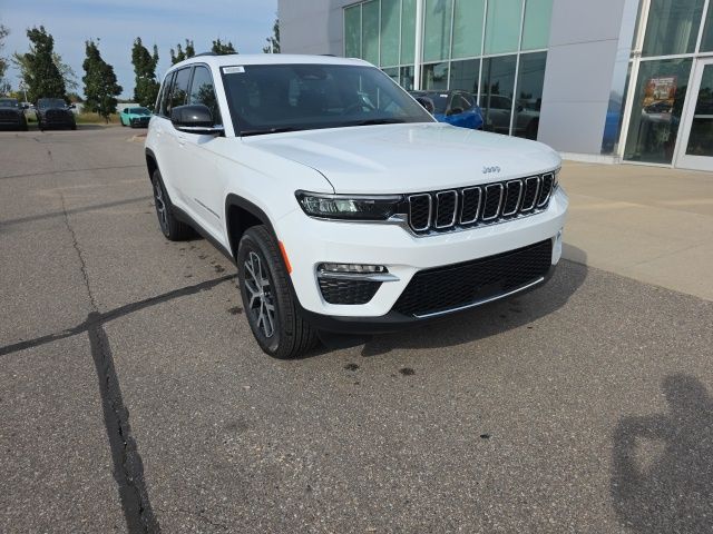 2025 Jeep Grand Cherokee Limited - Bright White Clearcoat exterior view 3