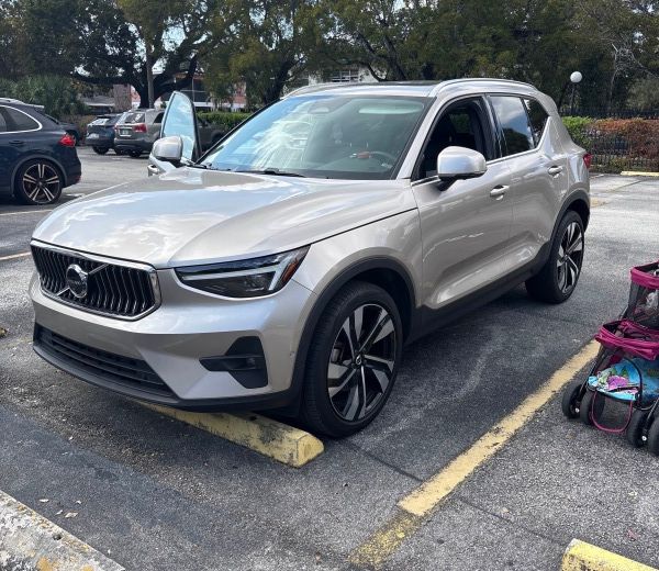 2024 Volvo XC40 B5 Plus Bright Theme