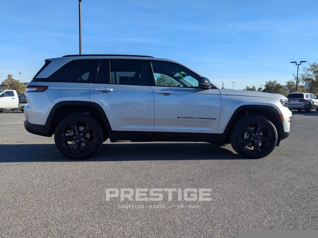 2024 Jeep Grand Cherokee Altitude 7