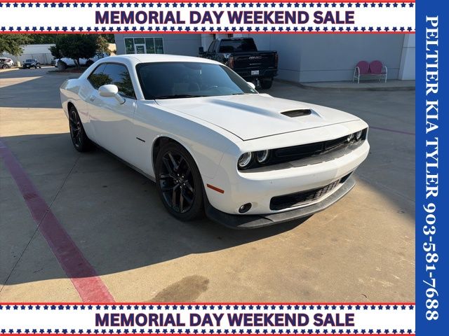 White Knuckle Clearcoat 2022 Dodge Challenger R/T RWD Coupe Rear-Wheel Drive 8-Speed Automatic