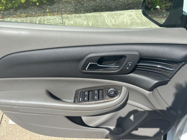 Used 2014 White Chevrolet LT image 14