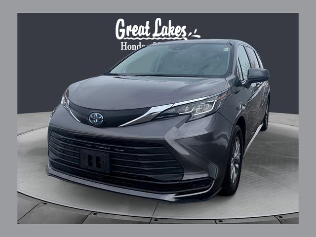 2022 Toyota Sienna LE 8-Passenger FWD