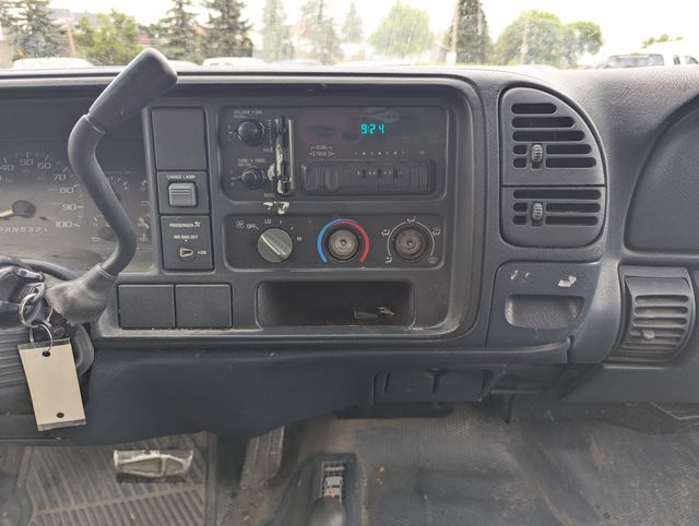 1997 Summit White Chevrolet C/K 1500 Base 4X4 Truck