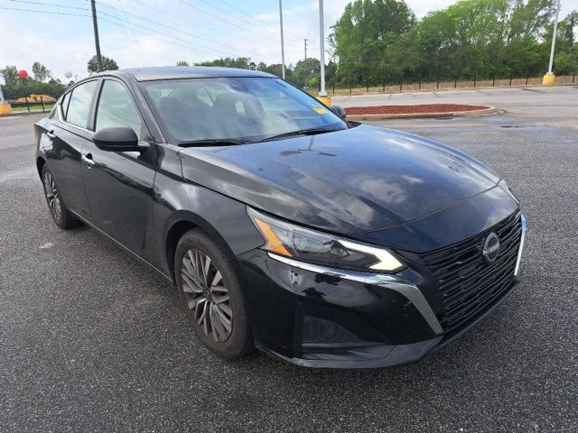 Super Black 2024 Nissan Altima 2.5 SV FWD Sedan Front-Wheel Drive Continuously Variable Transmission