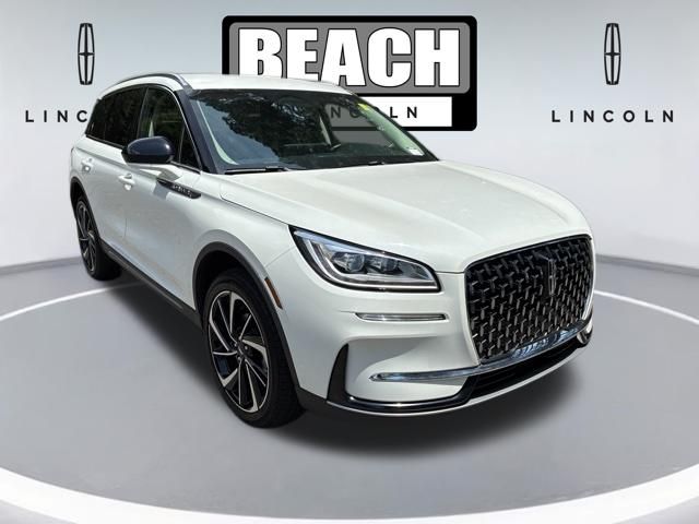 White Metallic 2023 Lincoln Corsair SUV / Crossover Front-Wheel Drive 8-Speed Automatic