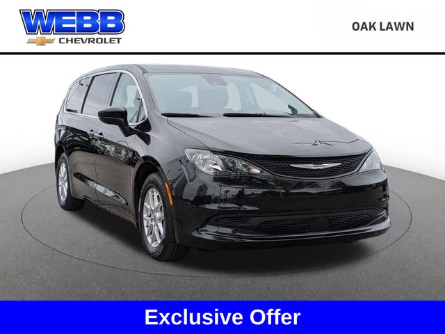 Brilliant Black Crystal Pearlcoat 2023 Chrysler Voyager Minivan Front-Wheel Drive 9-Speed Automatic