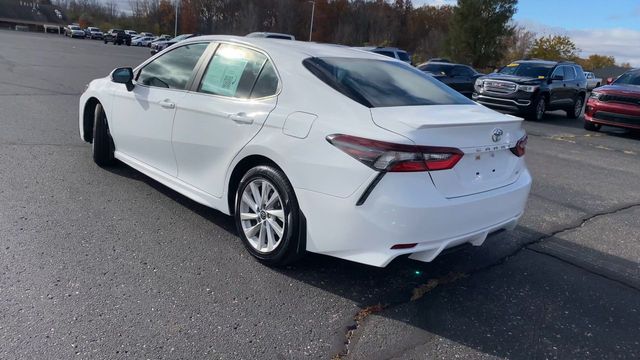 2022 Toyota Camry SE 6