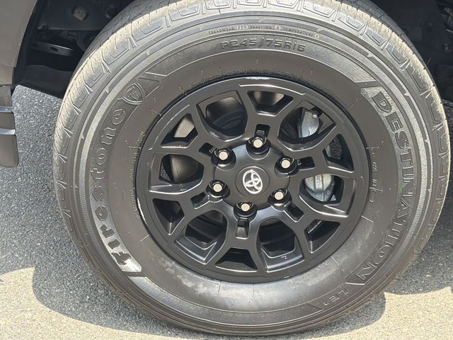Used 2022 Black Toyota SR5 image 17