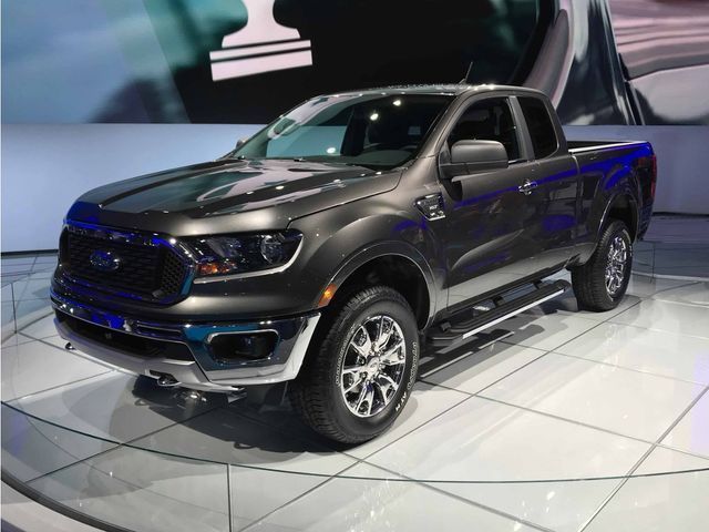 Gray Metallic 2022 Ford Ranger Lariat SuperCrew 4WD Pickup Truck Four-Wheel Drive Automatic