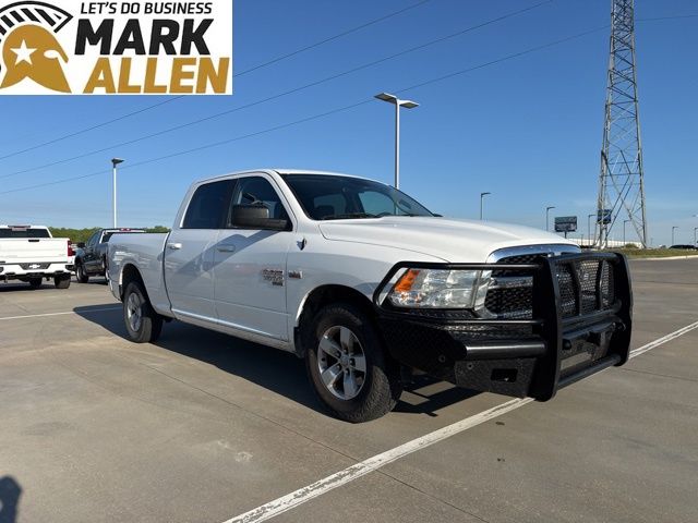 Bright White Clearcoat 2019 RAM 1500 Classic SLT Crew Cab RWD Pickup Truck 4X2 8-Speed Automatic