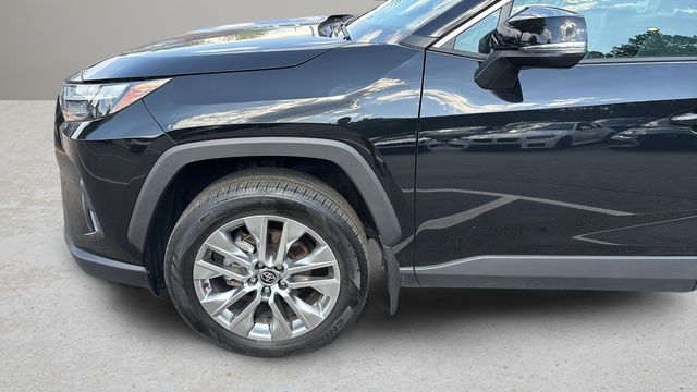 Used 2024 Black Toyota XLE Premium image 35