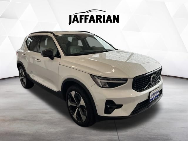 Used 2024 Volvo XC40 SUV