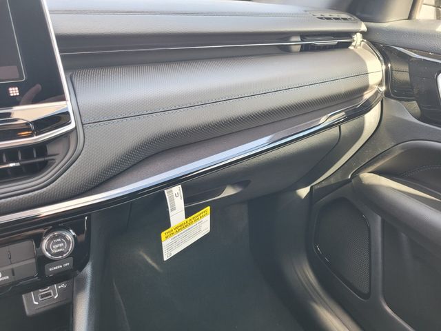 New 2026 Black Jeep Latitude image 27