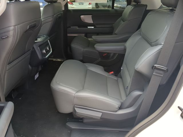 New 2026 Star White Metallic Tri-Coat Ford Active image 36