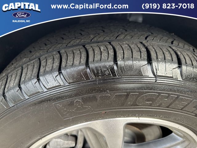 Used 2023 White Ford SEL image 13