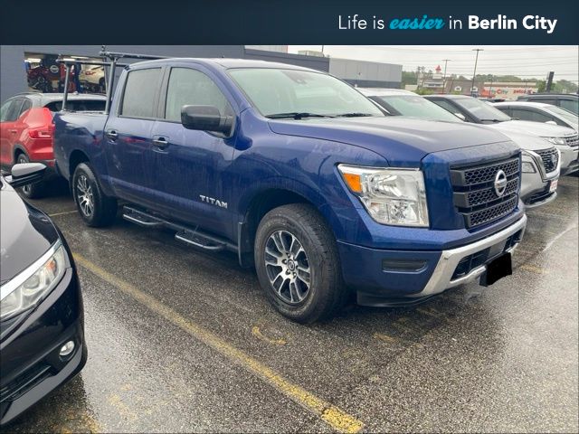 2022 Nissan Titan SV Crew Cab 4WD