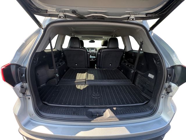 2019 Toyota Highlander SE - Celestial Silver Metallic exterior view 18