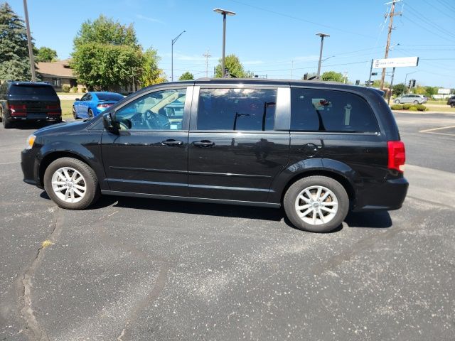 Used 2016 Brilliant Black Crystal Pearlcoat Dodge SXT image 5