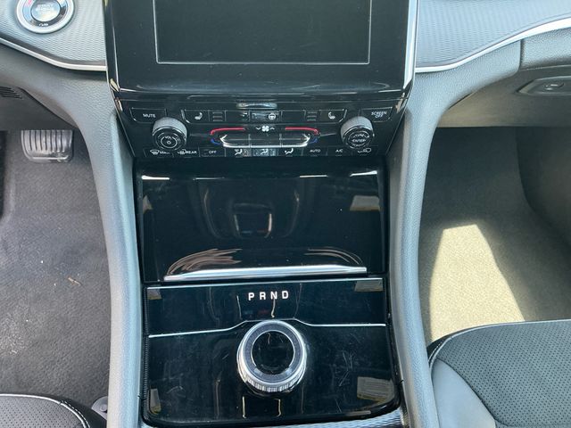JeepGrand Cherokee12