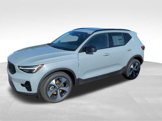 2026 Volvo XC40 B5 Plus