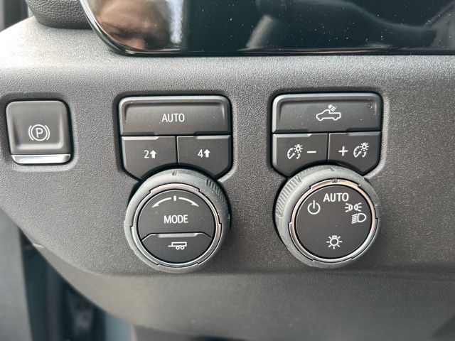 2025 Chevrolet Silverado 1500 LT photo