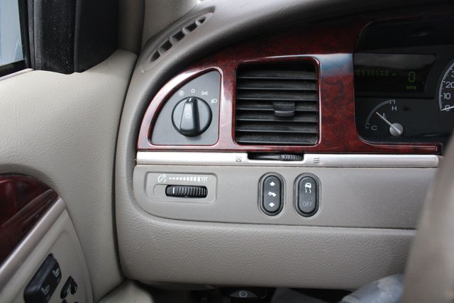 Used 2003 Silver Lincoln Signature image 6