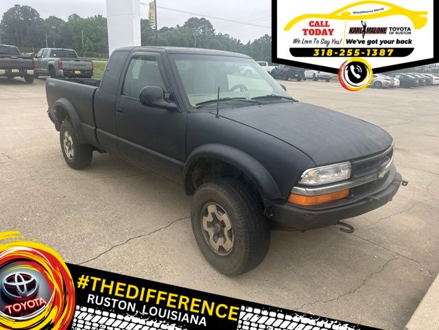 Onyx Black 1998 Chevrolet S-10 LS Extended Cab 4WD Pickup Truck Four-Wheel Drive 5-Speed Manual Overdrive