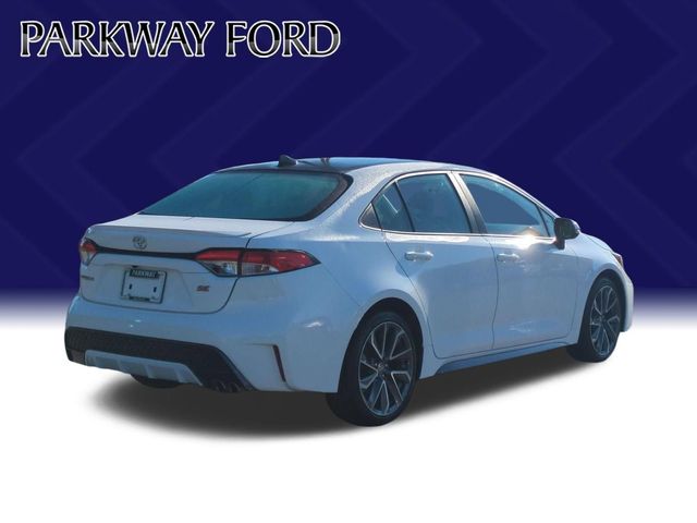 Used 2021 White Toyota SE image 5