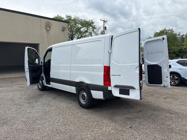 2025 Mercedes-Benz Sprinter 2500 Cargo 144 WB photo