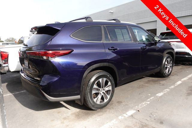 used 2023 Toyota Highlander car, priced at $37,300