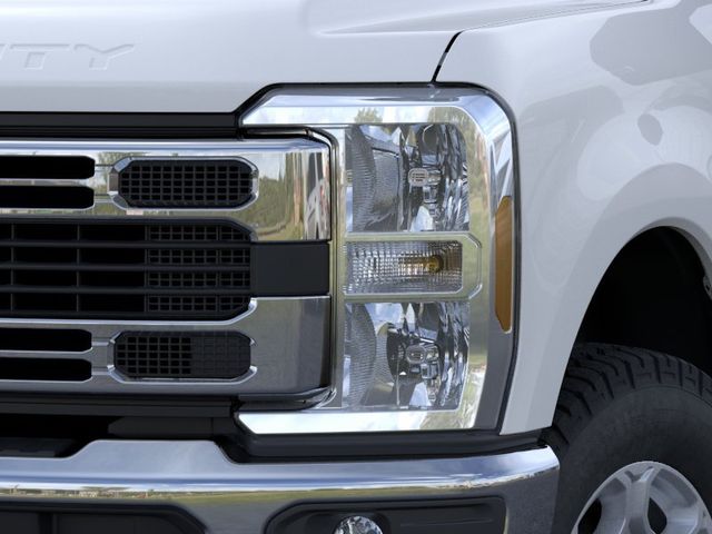 New 2026 Oxford White Ford XLT image 18