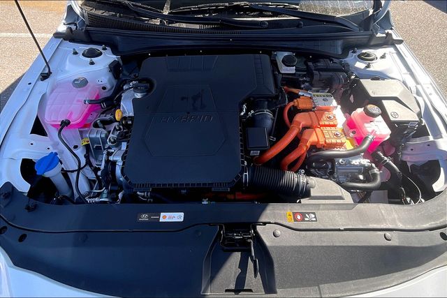 2025 Hyundai Elantra Hybrid SEL Sport photo