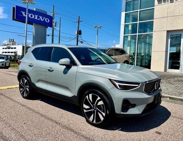2024 Volvo XC40 B5 Ultimate Bright Theme AWD